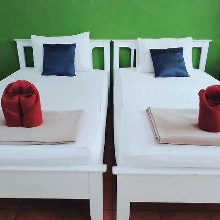 Hi Guesthouse Airport Chiang Mai Buitenkant foto