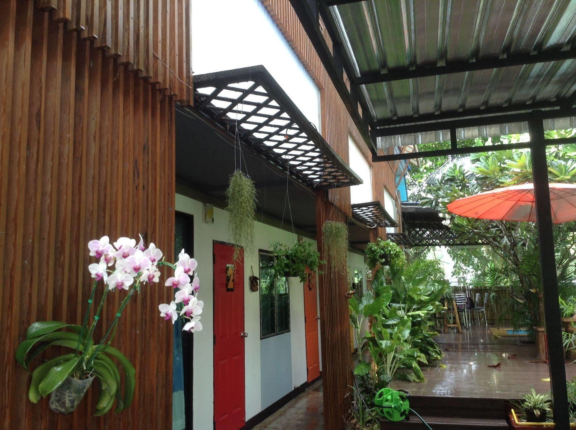 Hi Guesthouse Airport Chiang Mai Buitenkant foto