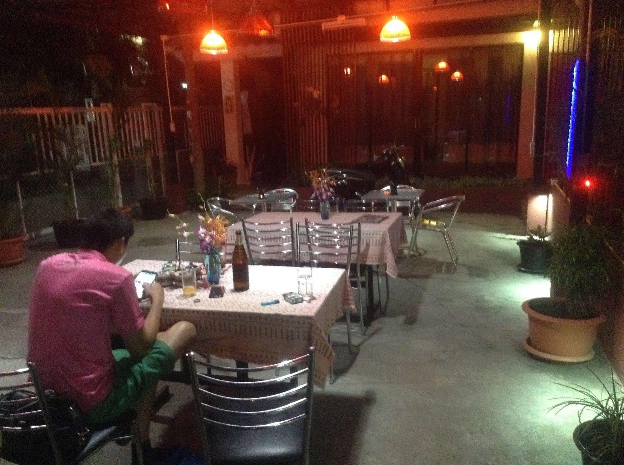 Hi Guesthouse Airport Chiang Mai Buitenkant foto